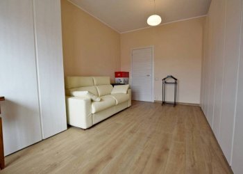 Camera da letto - Quadrilocale piazza Monteregale, 2, Mondovì - foto 13