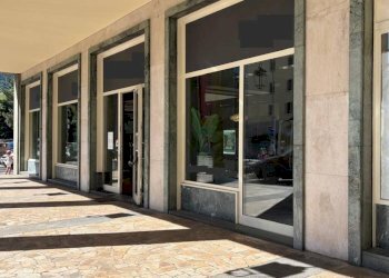 Interno palazzo - Negozio via Antonio Gramsci, 32, Aosta - foto 4