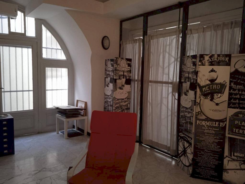 Interno non residenziale - Negozio via Paolo Emilio Bensa, Genova (zona Principe) - foto 2