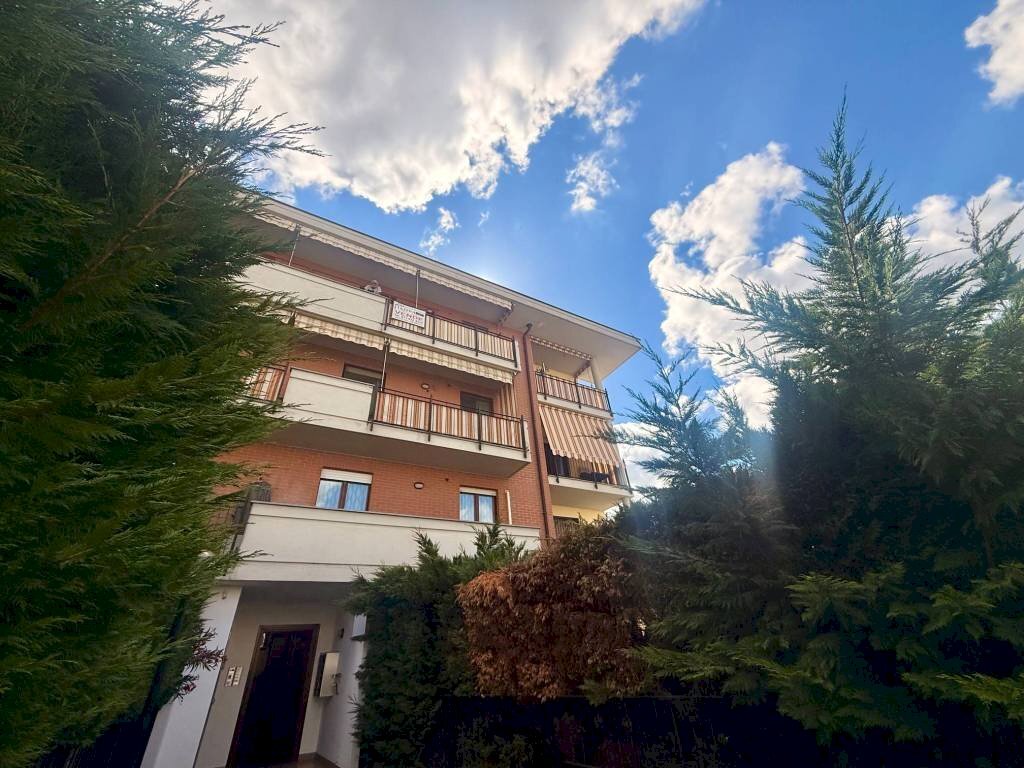 Facciata - Quadrilocale via Bardonecchia, 12/7, Carmagnola - foto 1