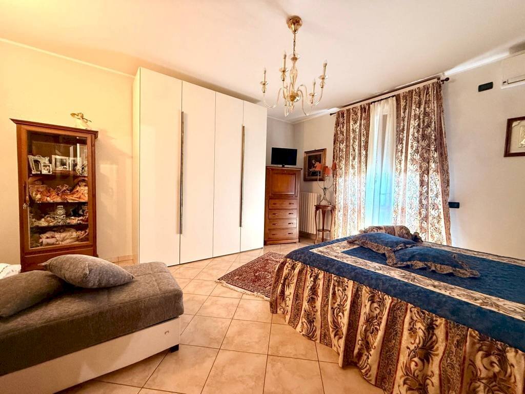 Camera da letto - Quadrilocale via Bardonecchia, 12/7, Carmagnola - foto 2