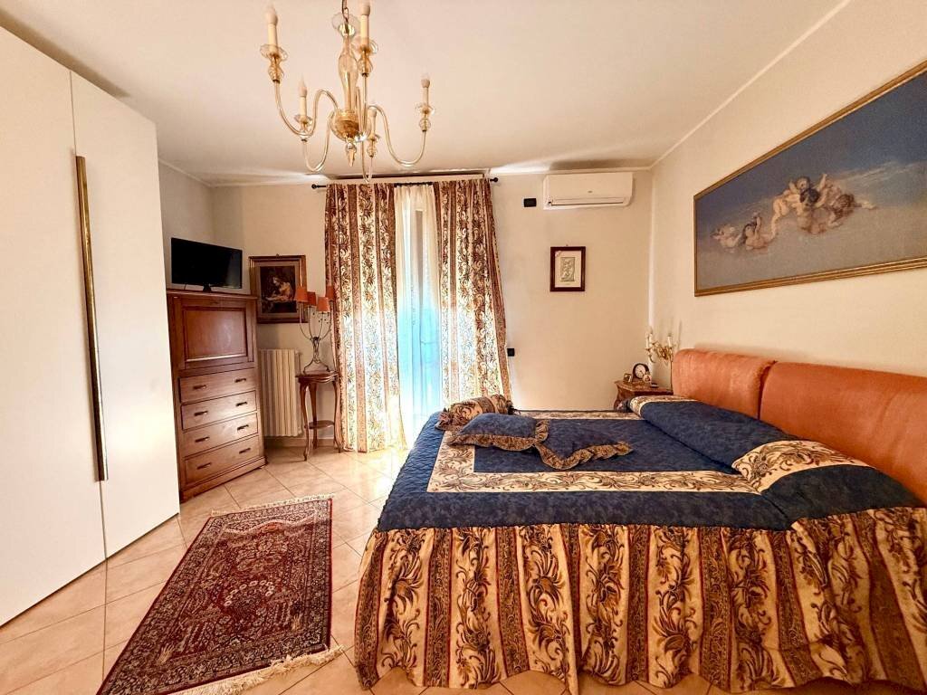 Camera da letto - Quadrilocale via Bardonecchia, 12/7, Carmagnola - foto 3