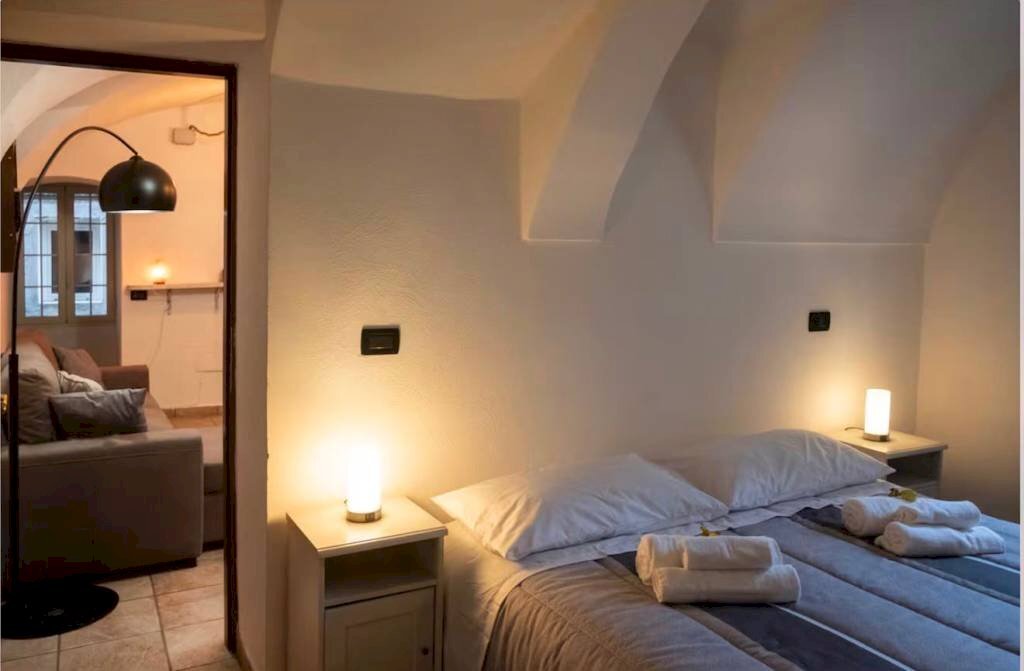 Camera da letto - Trilocale via Vigliani, 28, Dolceacqua - foto 2