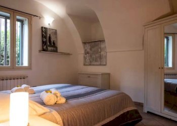 Camera da letto - Trilocale via Vigliani, 28, Dolceacqua - foto 1