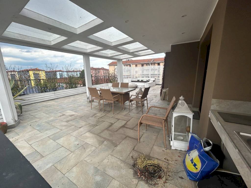 Terrazzo - Trilocale via Cesare Pascarella, 5, Milano (zona Quarto Oggiaro) - foto 1