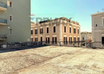 Edificio all\'aperto - Quadrilocale VIA PEDAGGIO SANTA CHIARA
 
76, Trani - foto 1