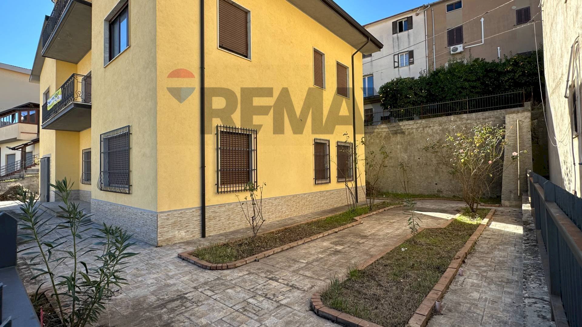 Casa all\'aperto - Villa Viale della Repubblica
34/36, Altomonte - foto 2