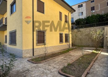 Casa all\'aperto - Villa Viale della Repubblica
34/36, Altomonte - foto 2