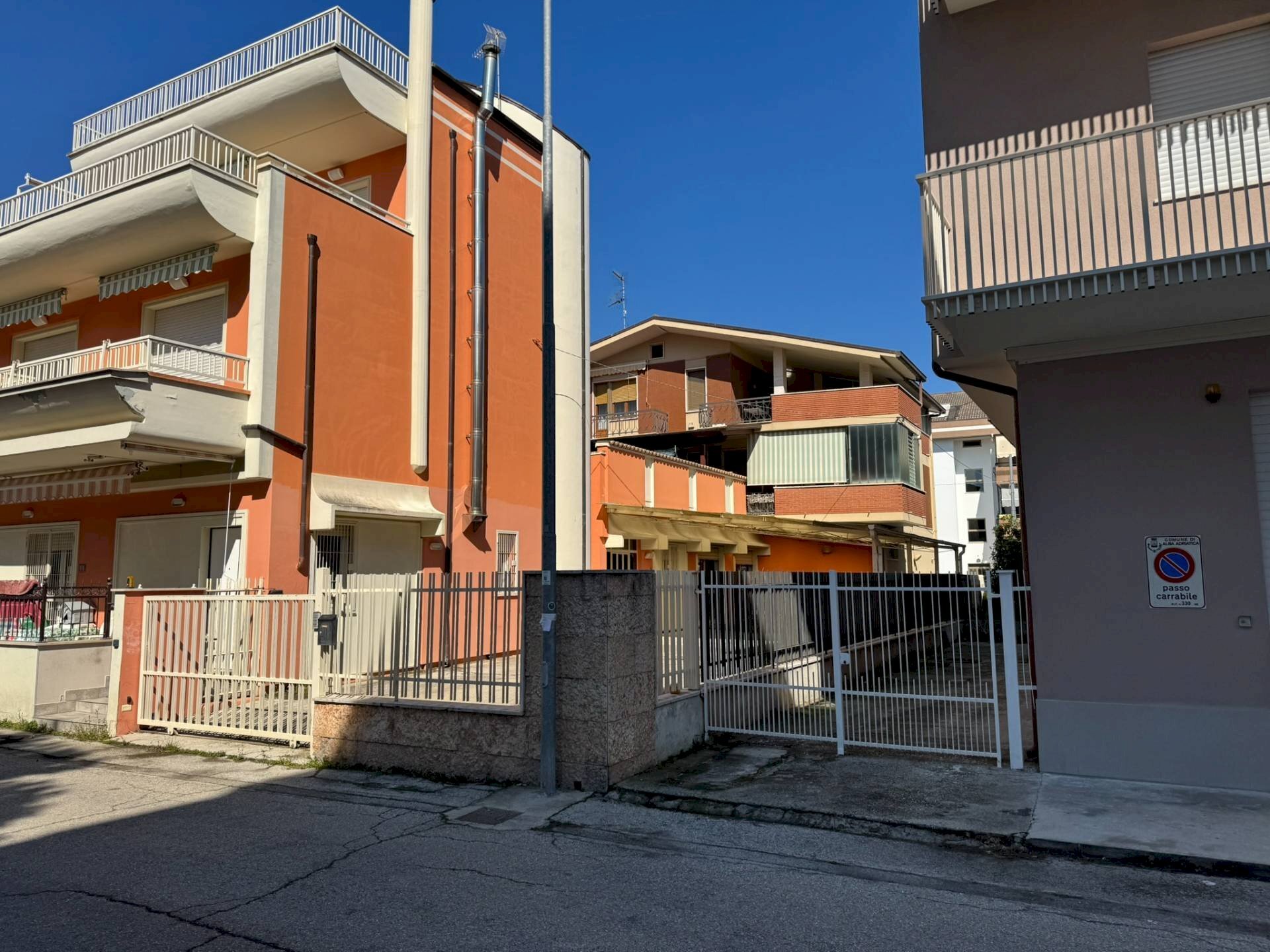 Foto 1 - Three-room apartment via Calabria
 
15, Alba Adriatica - photo 1