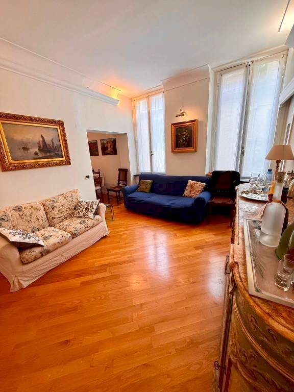Salone - Three-room apartment salita della Fava Greca, 6, Genova (neighborhood Centro Storico) - photo 3