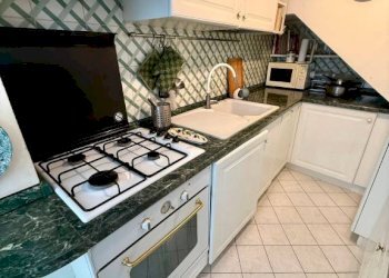 Cucina - Trilocale salita della Fava Greca, 6, Genova (zona Centro Storico) - foto 16