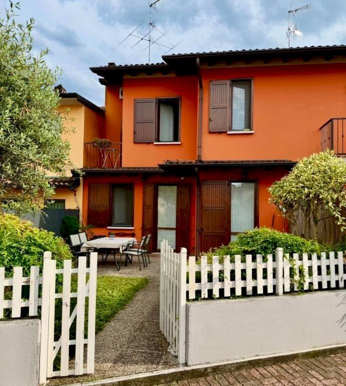 Facciata - Casa indipendente via Carlo Alberto, Ghedi - foto 1