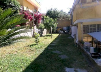 Giardino - Villa via dei Mughetti, 84, frazione Lido Dei Pini, Anzio - foto 3