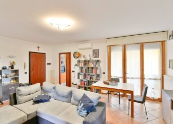 Salone - Trilocale via Camisasca, 41, Costa Masnaga - foto 1