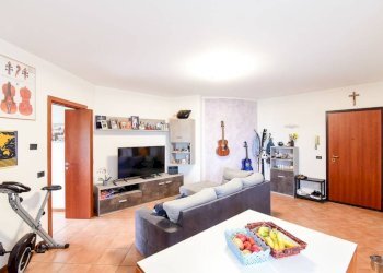 Salone - Trilocale via Camisasca, 41, Costa Masnaga - foto 2