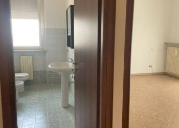 Disimpegno - Two-room apartment Alessandria - photo 3