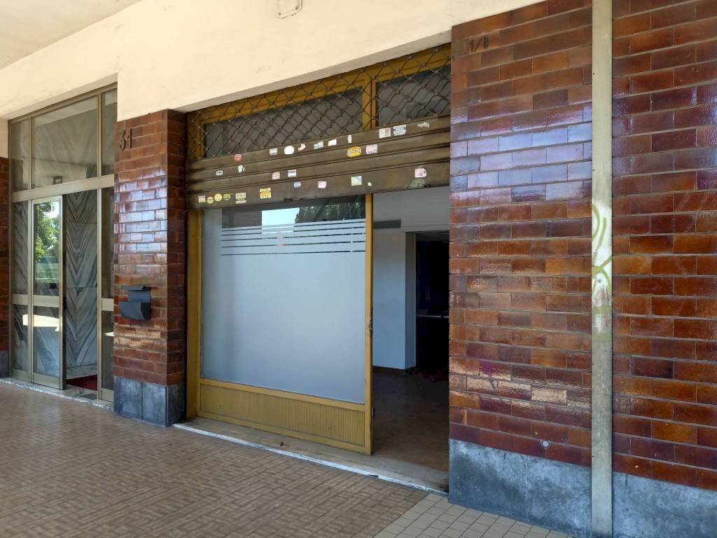 Interno palazzo - Negozio corso Trieste, 31, Moncalieri - foto 2