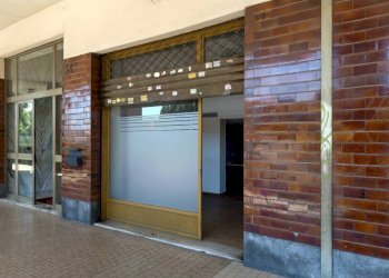 Interno palazzo - Negozio corso Trieste, 31, Moncalieri - foto 2