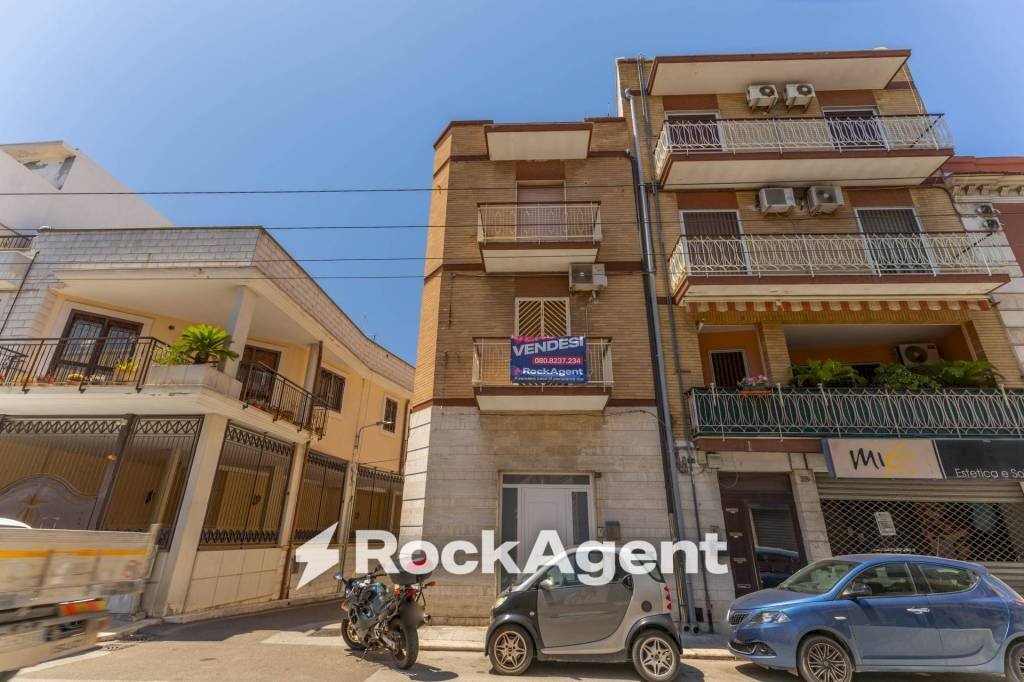 Facciata - Three-room apartment via Taranto, 1, Bari (neighborhood Santo Spirito) - photo 3