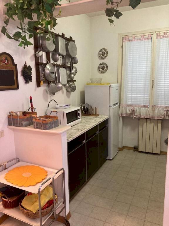 Cucina - Three-room apartment via Pisa, 70, Massa - photo 1