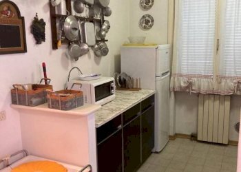 Cucina - Trilocale via Pisa, 70, Massa - foto 1