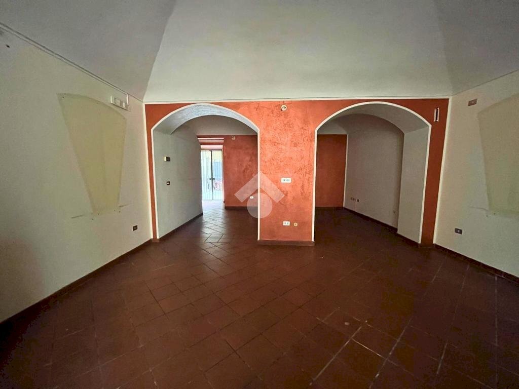 Negozio Via del Pino, Pinerolo - foto 2