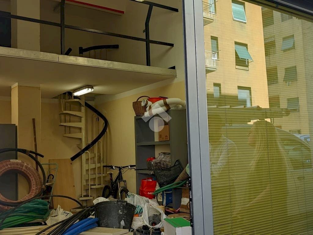 Negozio via federico donaver, Genova (zona San Fruttuoso) - foto 3