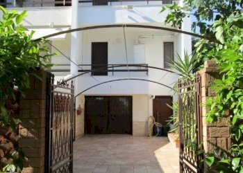 Facciata - Villa a Schiera Statte - foto 2