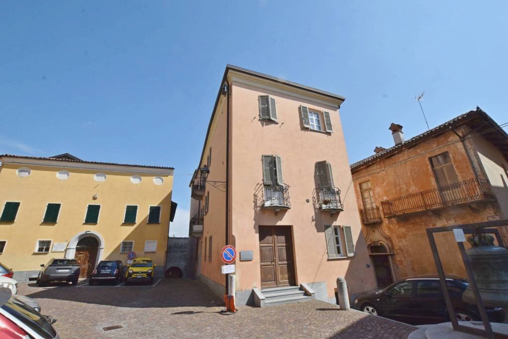 Zona - Two-room apartment piazza Caduti per la Liberazione, 24, Carrù - photo 1