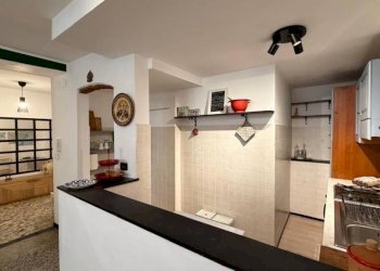 Cucina - Trilocale piazza di San Marcellino, Genova (zona Centro Storico) - foto 9