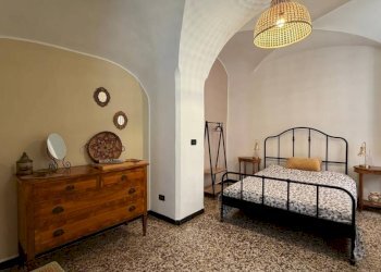 Camera da letto - Trilocale piazza di San Marcellino, Genova (zona Centro Storico) - foto 12