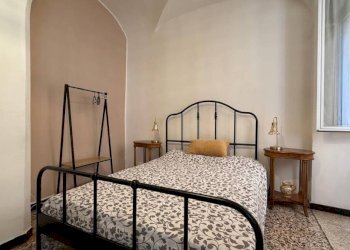 Camera da letto - Trilocale piazza di San Marcellino, Genova (zona Centro Storico) - foto 15