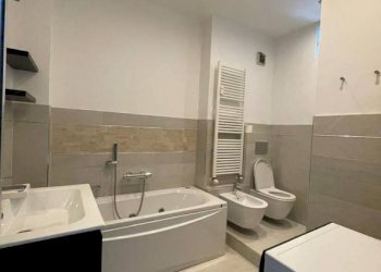 Bagno - Trilocale via Montevideo, 16, Torino (zona Lingotto) - foto 9