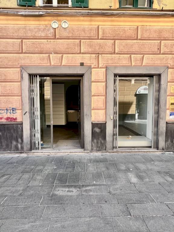 Facciata - Negozio via Sestri, 124r, Genova (zona Sestri Ponente) - foto 1