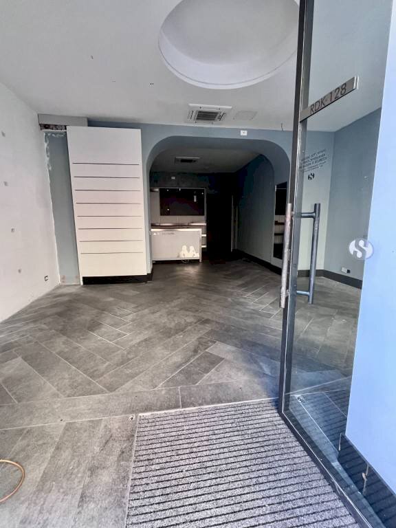 Interno non residenziale - Negozio via Sestri, 124r, Genova (zona Sestri Ponente) - foto 2