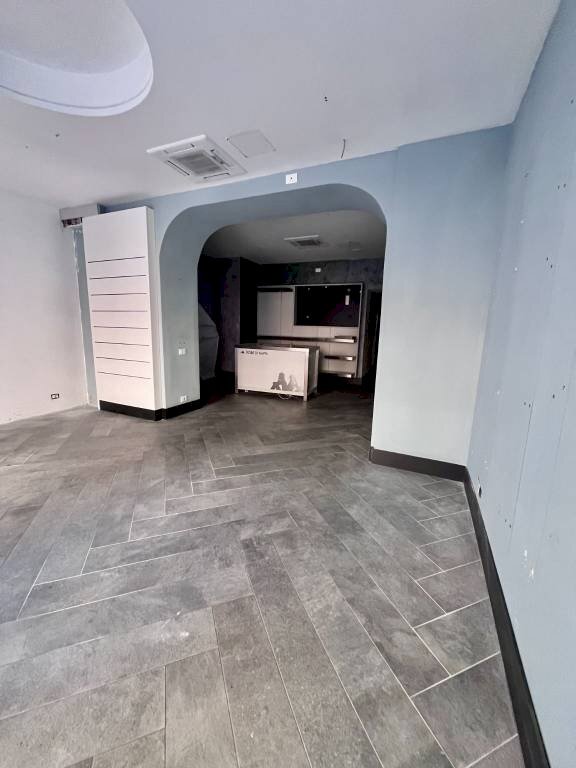 Interno non residenziale - Negozio via Sestri, 124r, Genova (zona Sestri Ponente) - foto 3