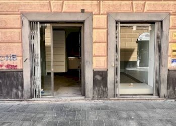 Facciata - Negozio via Sestri, 124r, Genova (zona Sestri Ponente) - foto 1