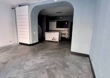 Interno non residenziale - Negozio via Sestri, 124r, Genova (zona Sestri Ponente) - foto 3