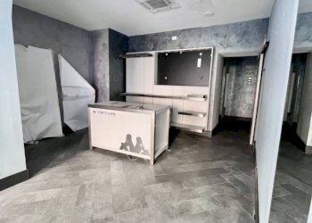 Interno non residenziale - Negozio via Sestri, 124r, Genova (zona Sestri Ponente) - foto 4