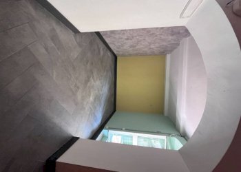 Interno palazzo - Negozio via Sestri, 124r, Genova (zona Sestri Ponente) - foto 10