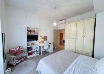 Camera da letto - Appartamento via Papigliano, 2, Genova (zona Borgoratti) - foto 2