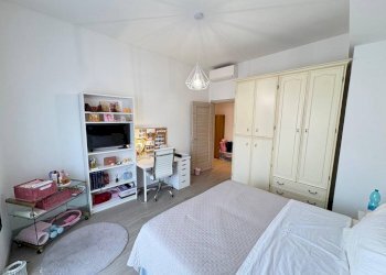 Camera da letto - Appartamento via Papigliano, 2, Genova (zona Borgoratti) - foto 4