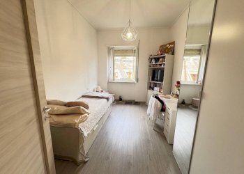 Camera da letto - Appartamento via Papigliano, 2, Genova (zona Borgoratti) - foto 8