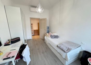 Camera da letto - Appartamento via Papigliano, 2, Genova (zona Borgoratti) - foto 10
