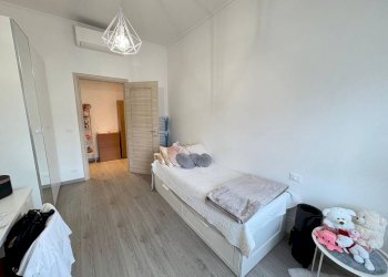 Camera da letto - Appartamento via Papigliano, 2, Genova (zona Borgoratti) - foto 13