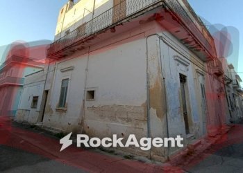 Facciata - Quadrilocale via Guglielmo Marconi, 28, Cutrofiano - foto 2