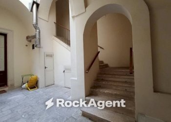 Scala - Stabile - Palazzo corso Umberto, 77, Trepuzzi - foto 9