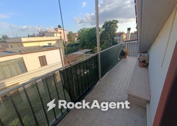 Balcone - Three-room apartment via Enrico Toti, Guidonia Montecelio - photo 11