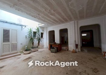 Cortile interno - Appartamento via Regina Elena, 25, Trepuzzi - foto 20