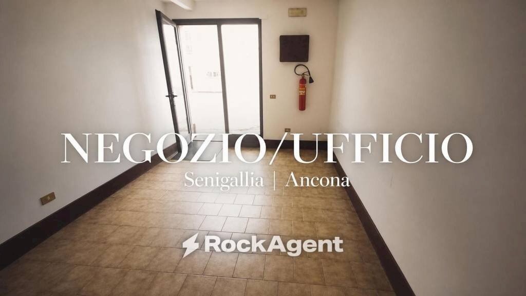 Interno palazzo - Shop via Raffaello Sanzio, 108, Senigallia - photo 1